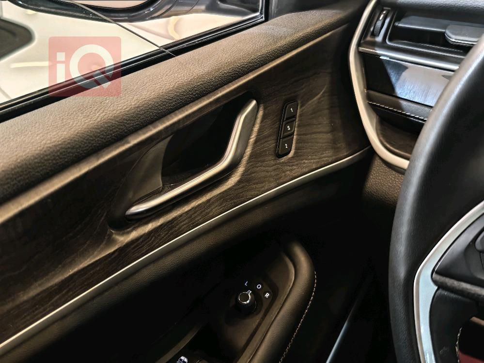 جیپ گراند شیرۆکی